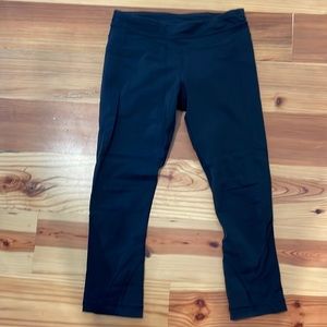 Lululemon black size 6 pace rival cropped legging 22”